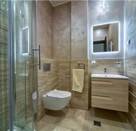 6 bedroom villa with pool and roof terrace, Sveti Stefan, sleeps 12